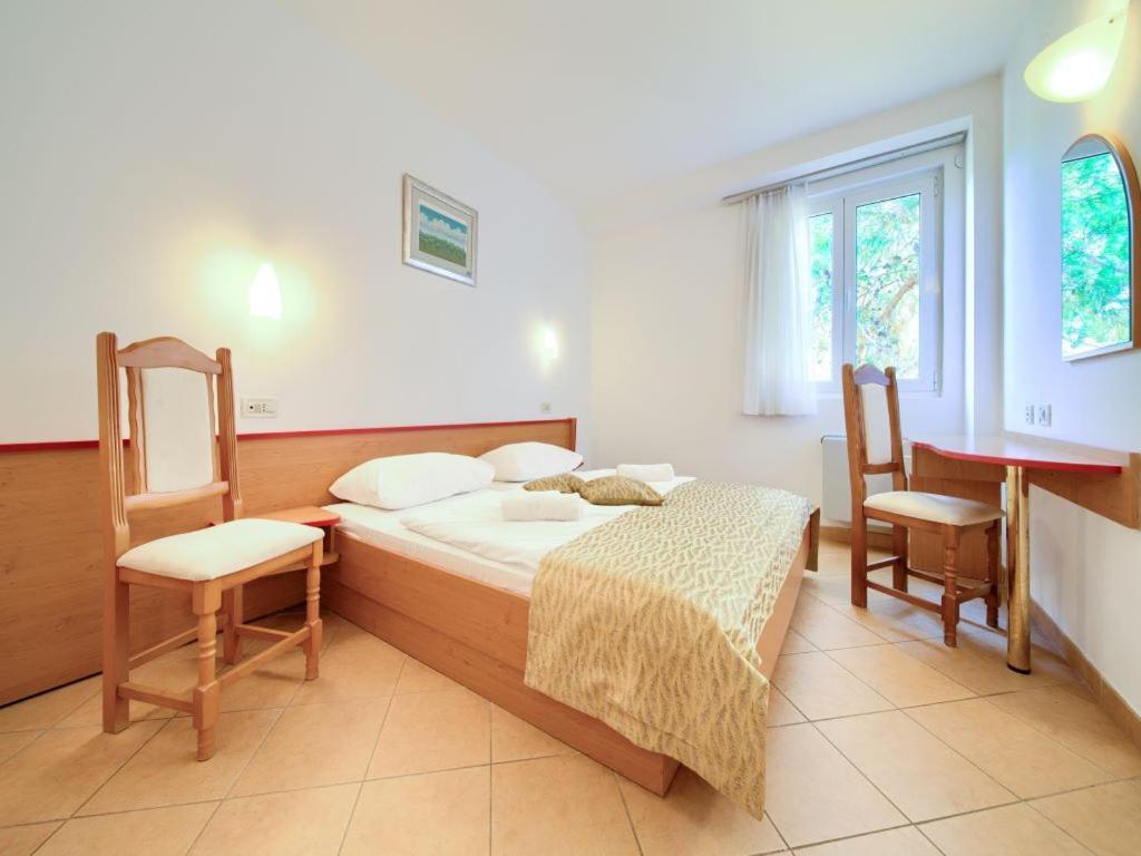 Hotel Lovorka - Drazica Krk Town